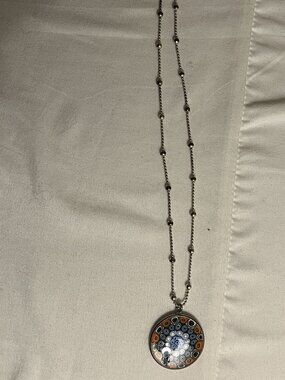 Beautiful 8" Pendant Necklace - like new